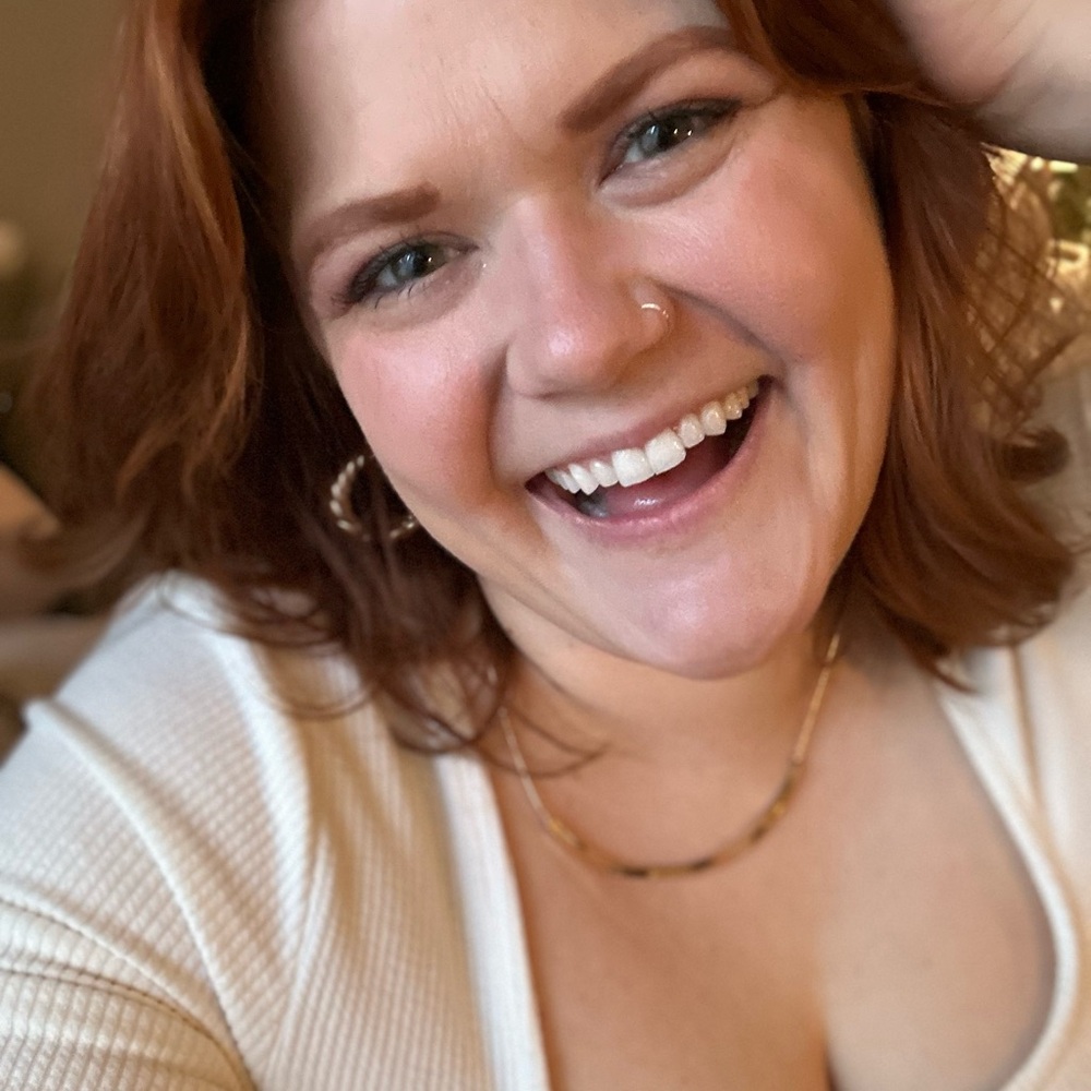 I’m Stephanie—a marketing maven, single mom, and a lover of cute clothes.